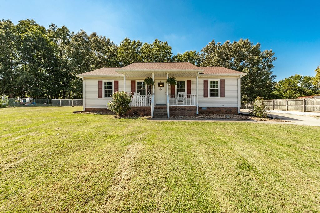 332 Forrest Dr, Greenbrier