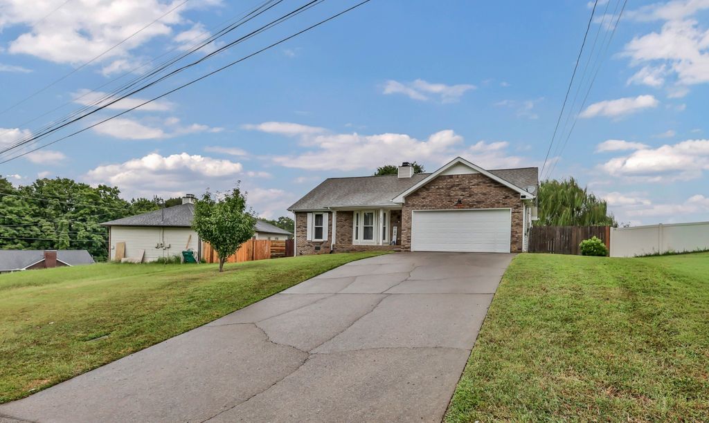 203 Parrot Dr, Clarksville