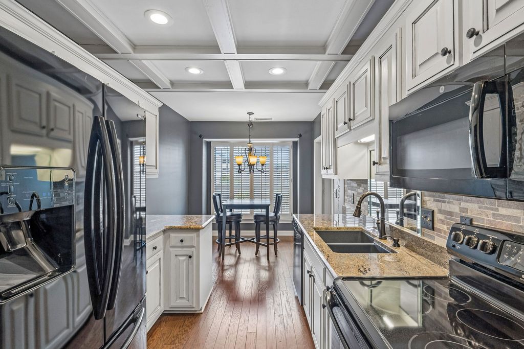8505 Sawyer Brown Rd, Nashville