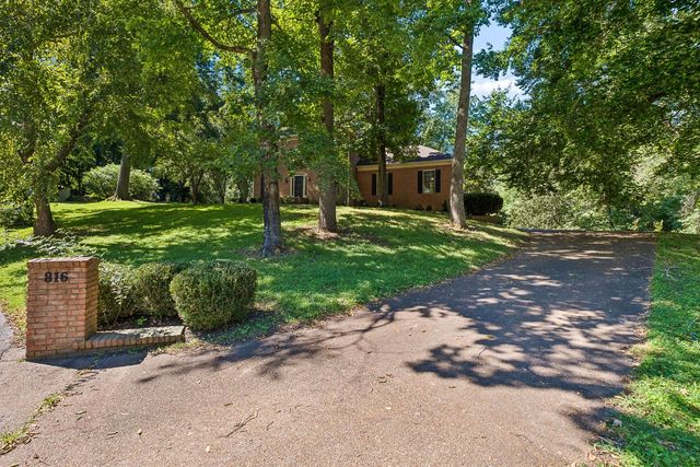 816 Chestnut Ct, Brentwood