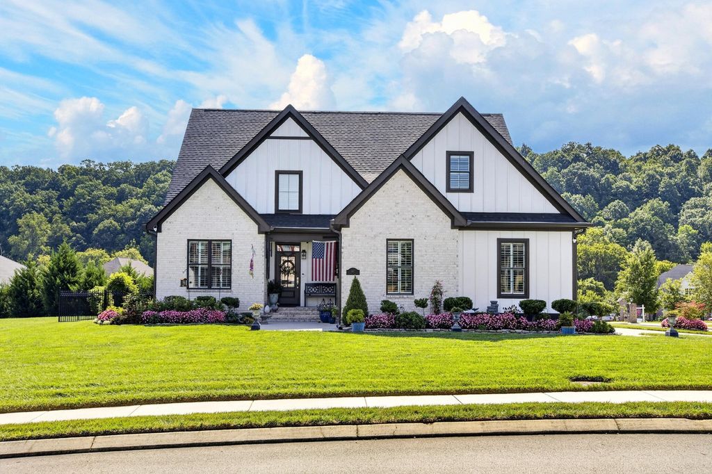 187 Winding Glen Drive Nw, Cleveland