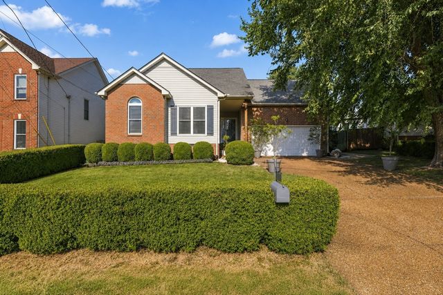 1304 Crestfield Dr, Nashville