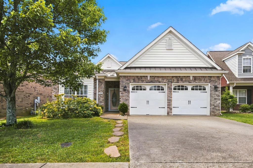 243 Meandering Dr, Lebanon