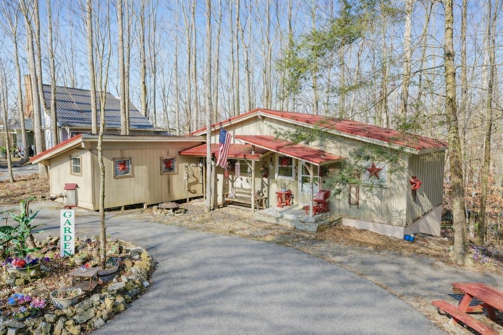 605 Holiday Haven Dr, Smithville
