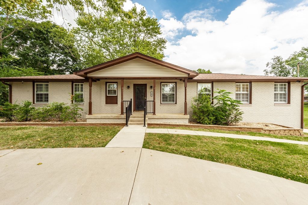 140 La Plaza Dr, Hendersonville
