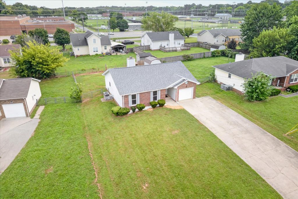 1219 Crystal Dr, Clarksville