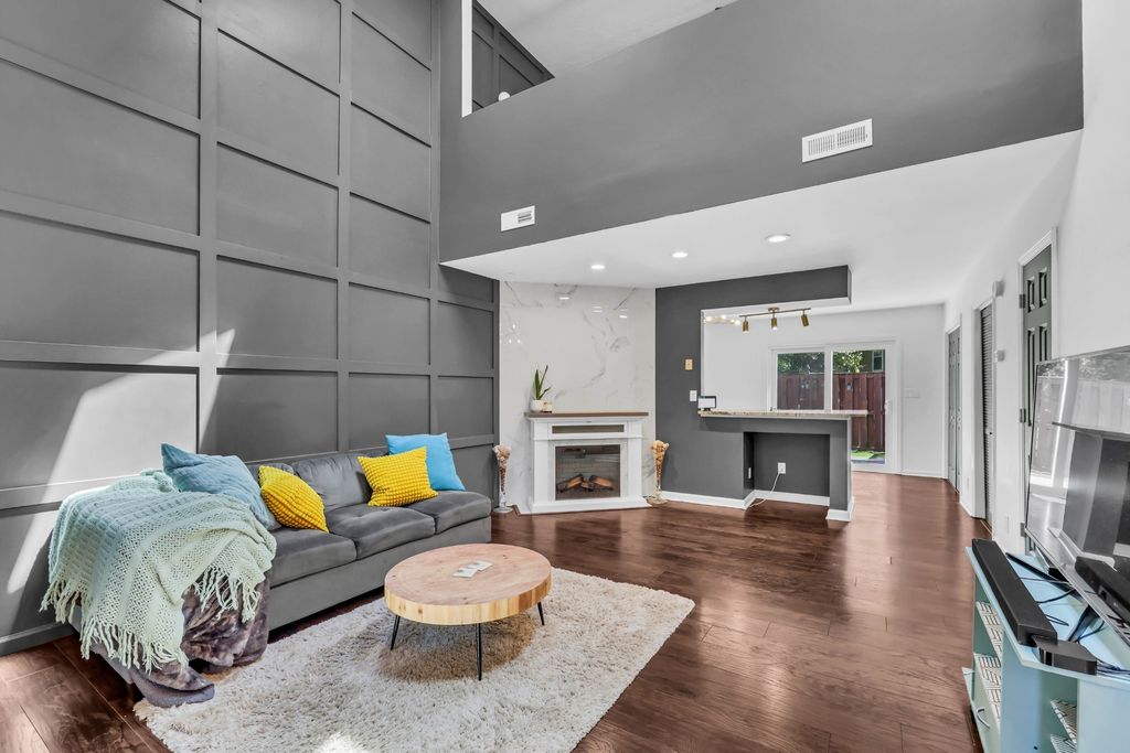 104 Carriage Pl, Clarksville