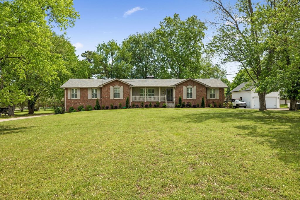 281 Lake Terrace Dr, Hendersonville