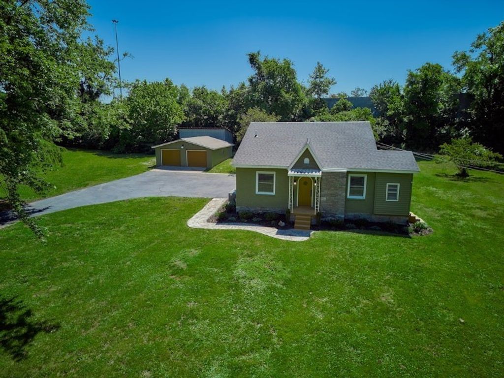 113 Rhine Dr, Madison