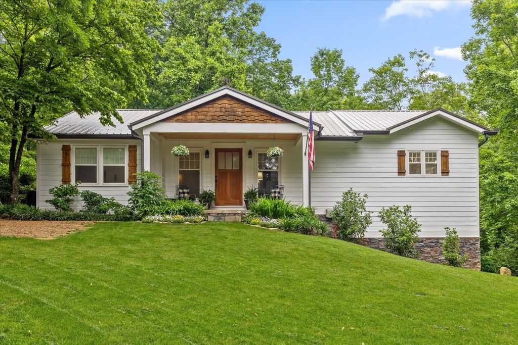 508 Mcfarland Road, Lookout Mountain