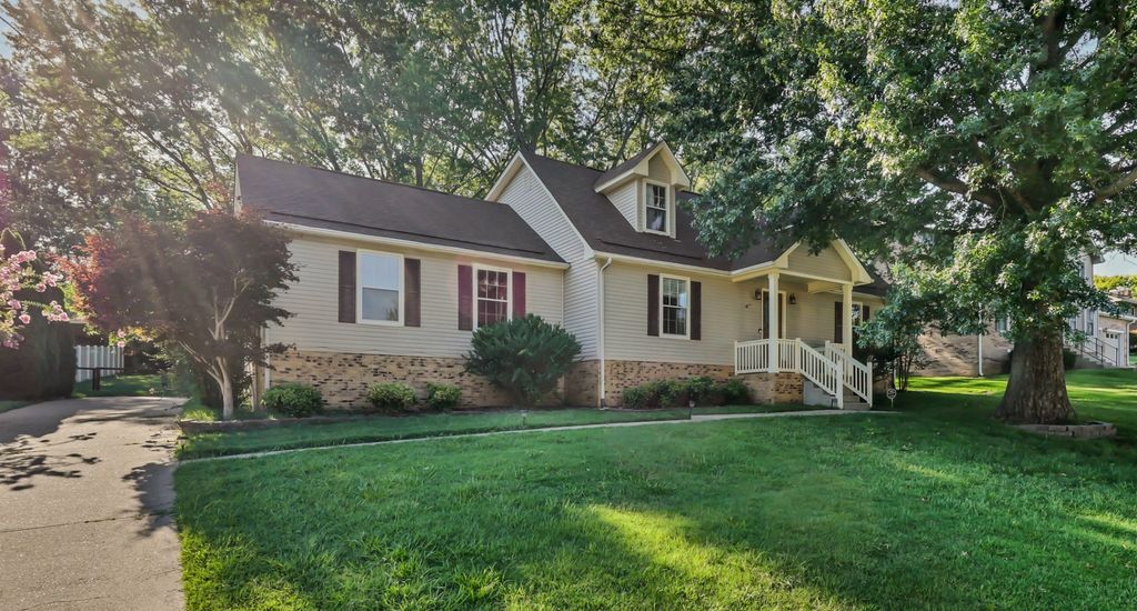 1025 Hillshire Dr, Clarksville
