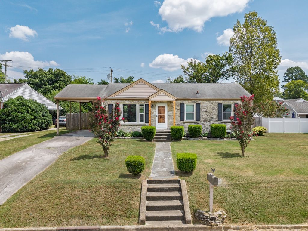705 1st Ave, Fayetteville