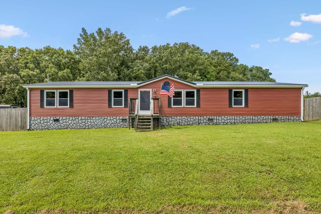 216 Shubert Rd, Hohenwald