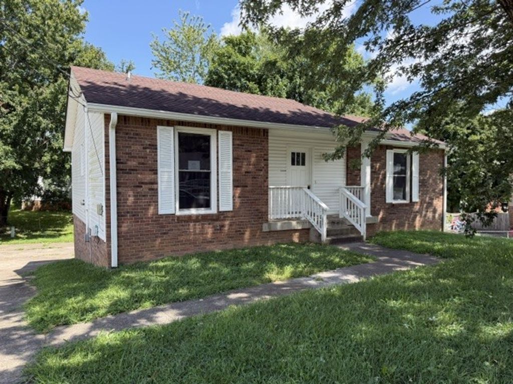 136 Cunningham Pl, Clarksville