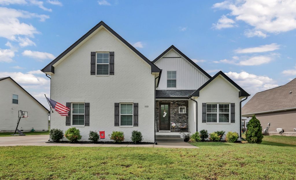 1115 Chagford Dr, Clarksville