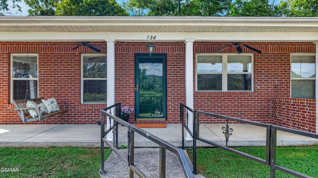 134 Hackberry Way, Dandridge