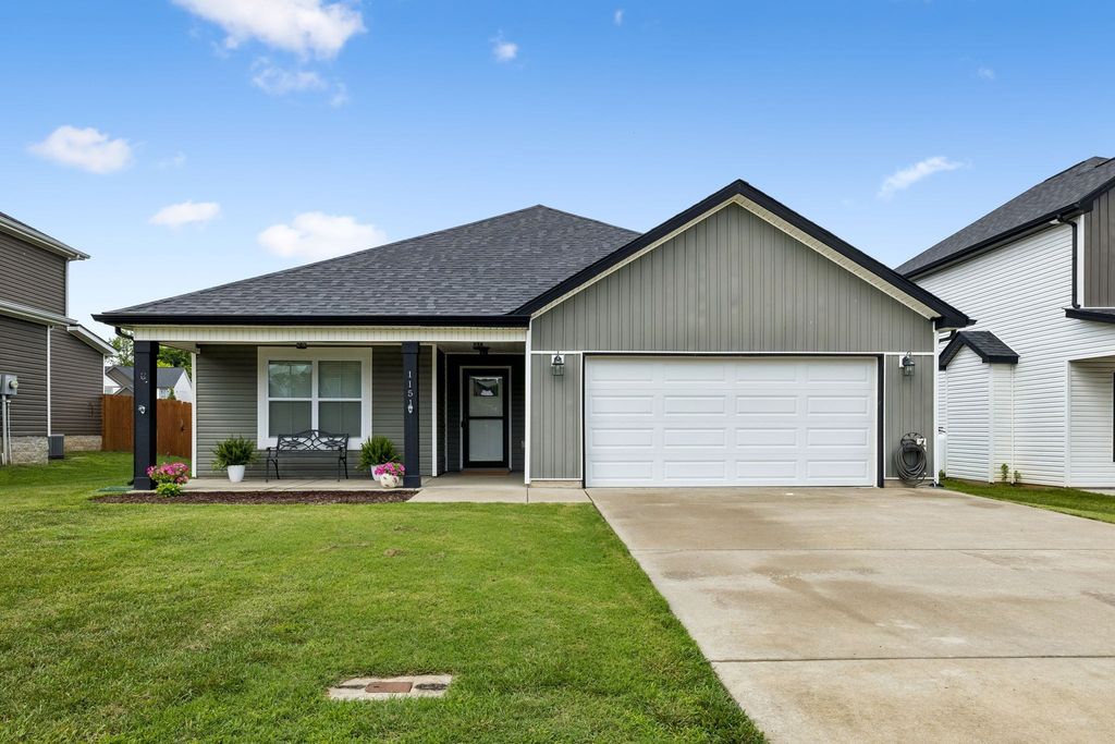 1151 Eagles Bluff Dr, Clarksville
