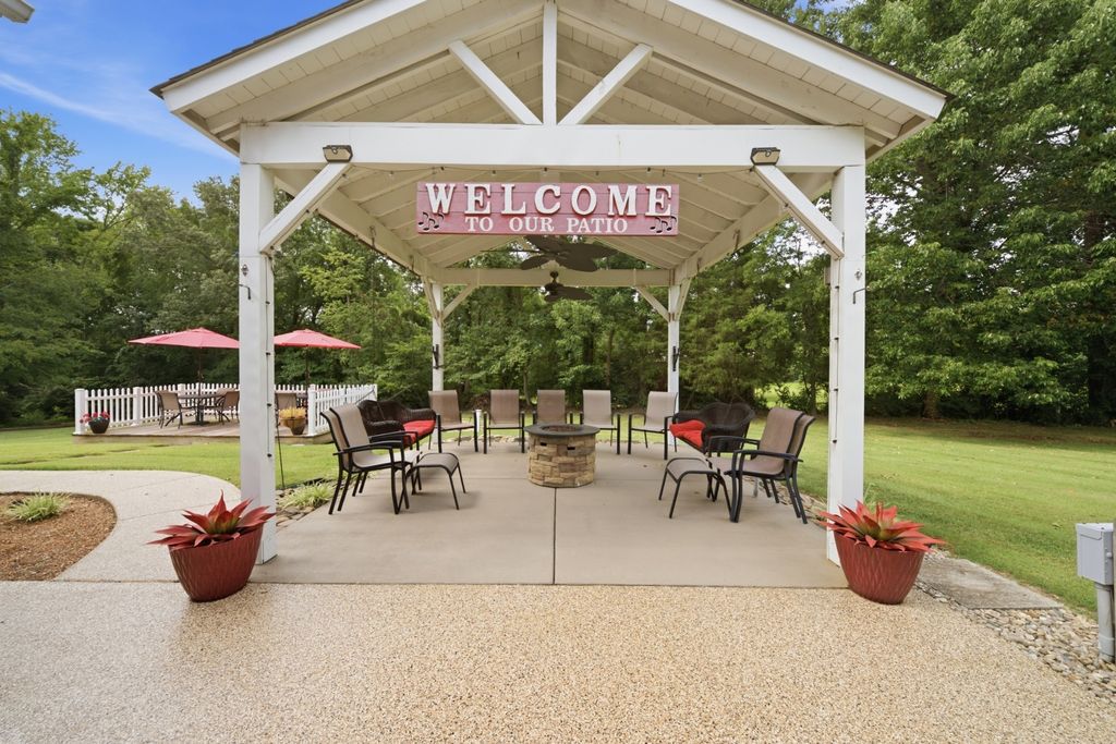 221 Allen Dr, Greenbrier