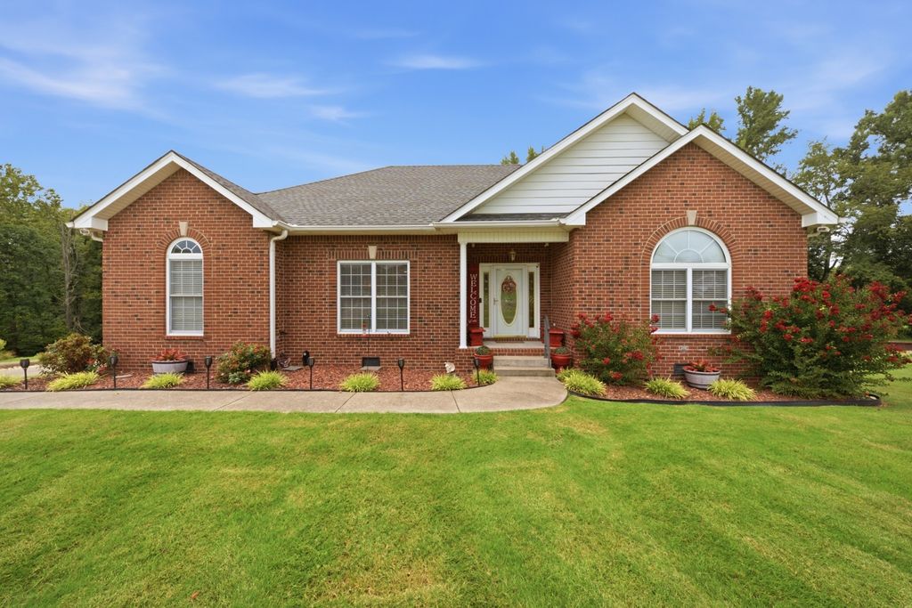 221 Allen Dr, Greenbrier
