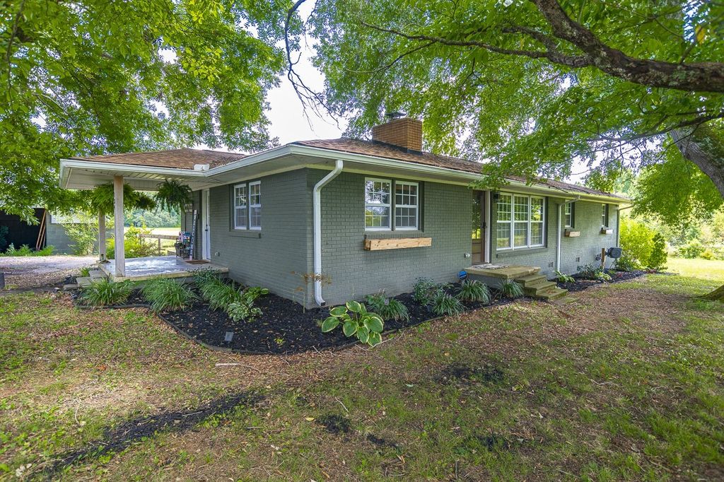 134 Old Huntsville Rd, Fayetteville