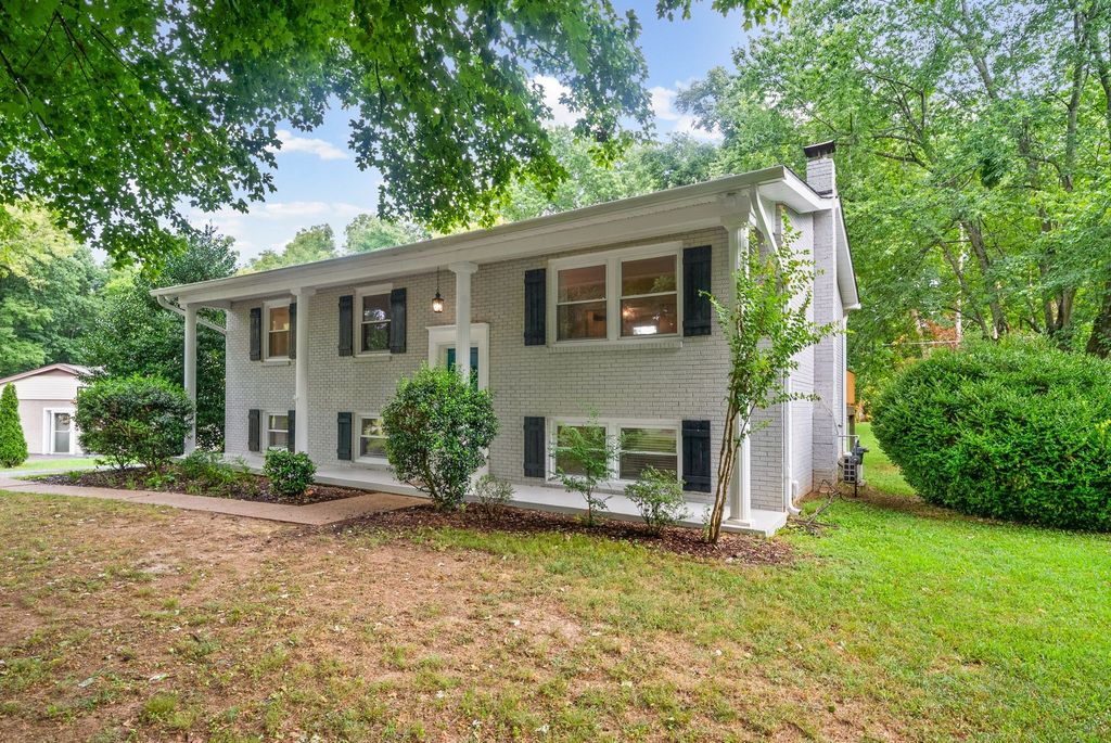 573 Rosehill Dr, Clarksville