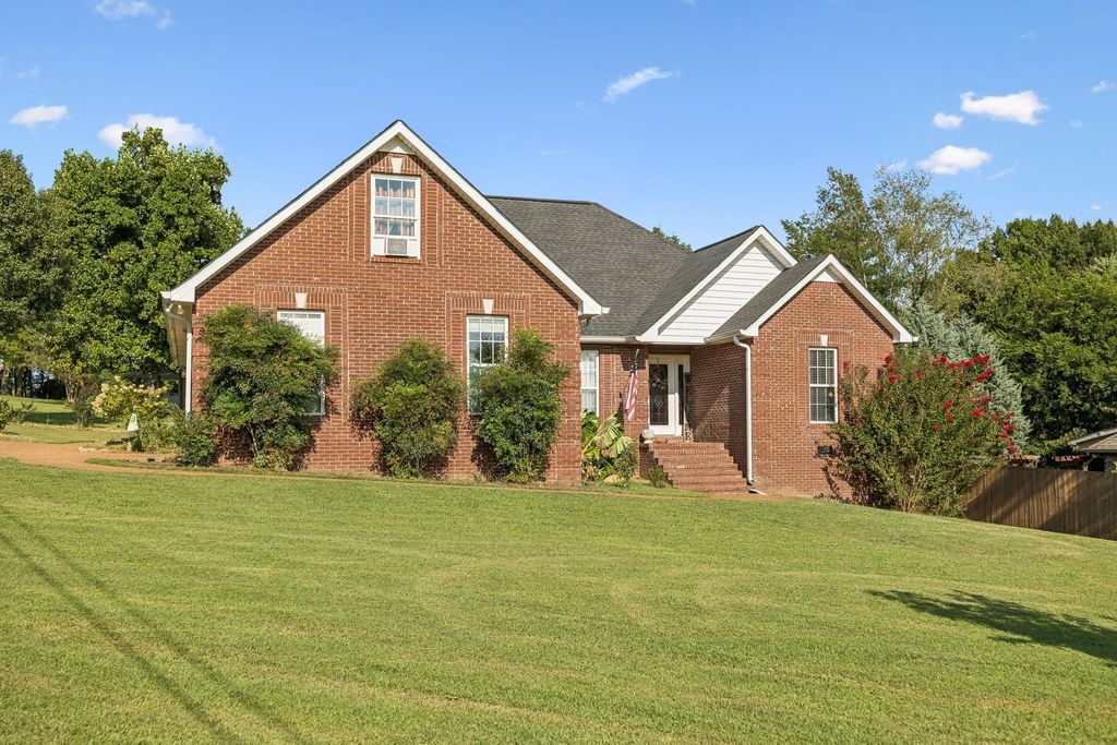 831 Joshua Dr, Lewisburg