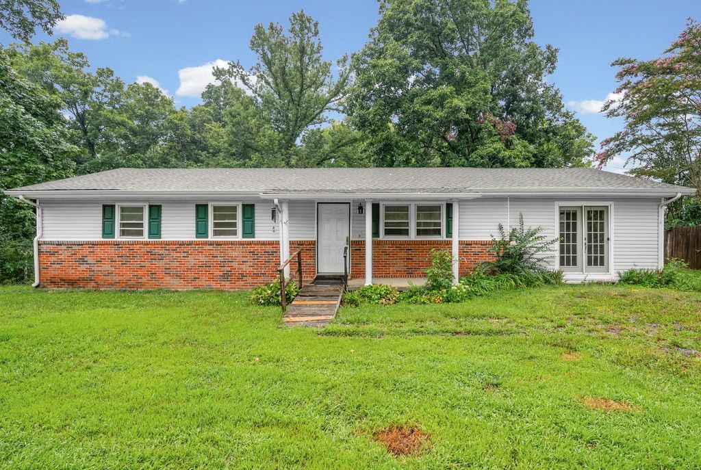 1069 Palmyra Rd, Clarksville