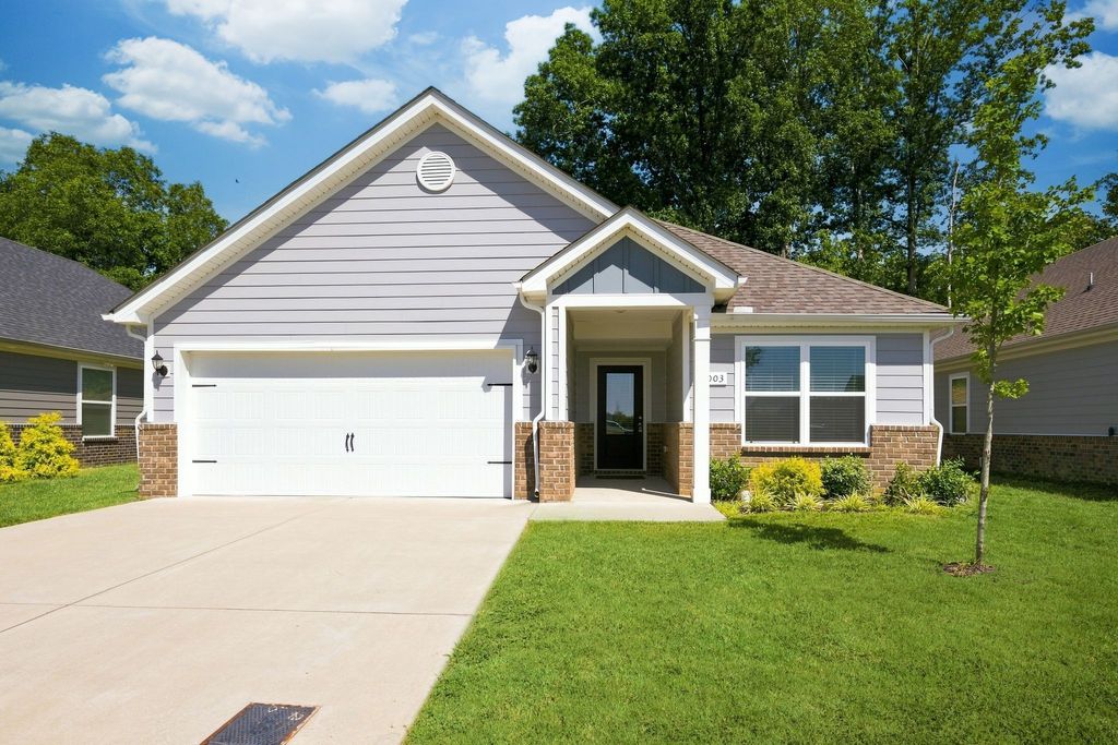 1003 Autumnwood Drive, Dickson