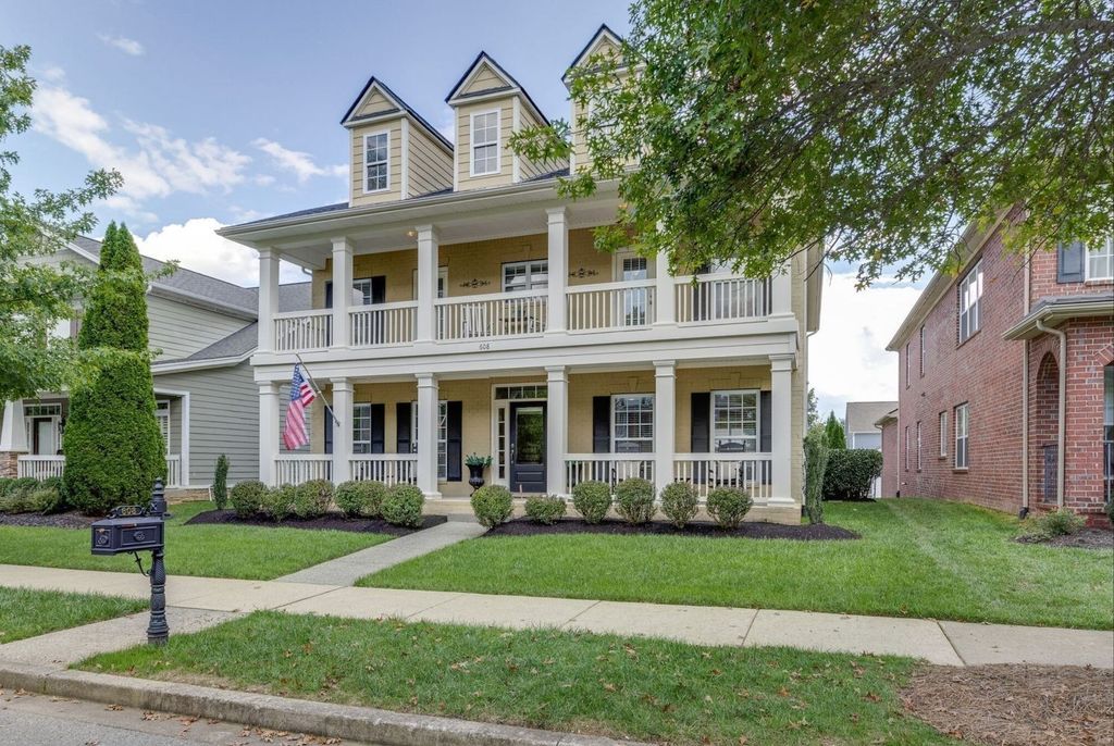 608 Patriot Ln, Franklin