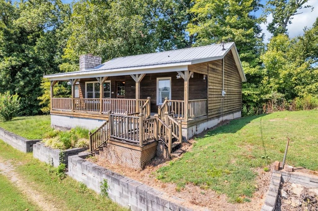 7383 Dale Ridge Rd, Lancaster