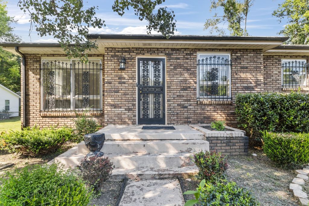 1205 Poplar St, Clarksville