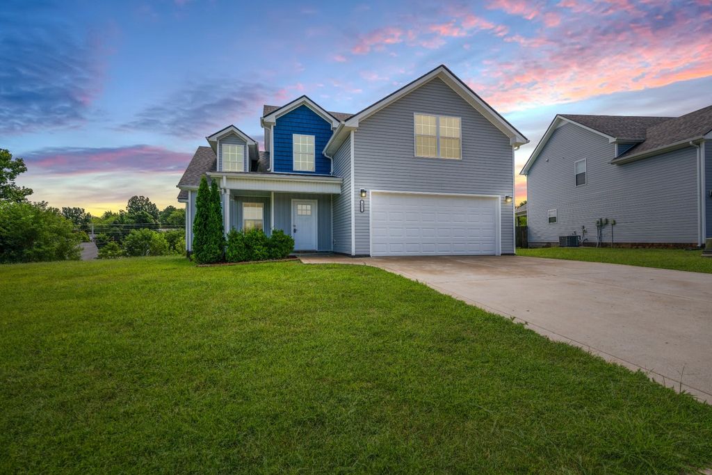 457 Woodtrace Dr, Clarksville