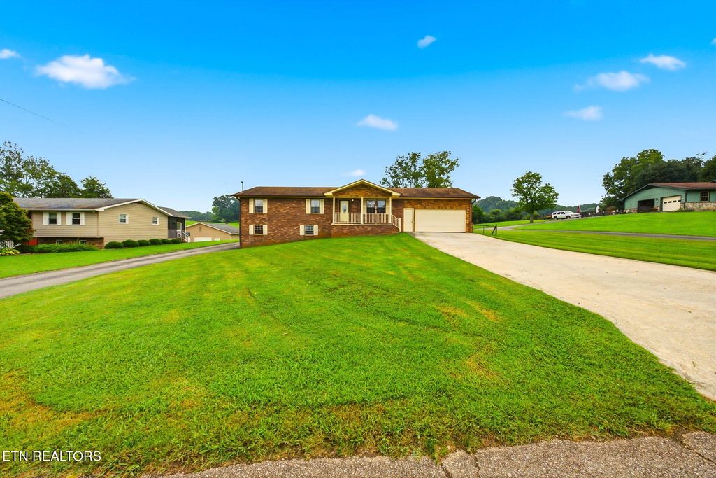 208 Overlook Drive, Loudon