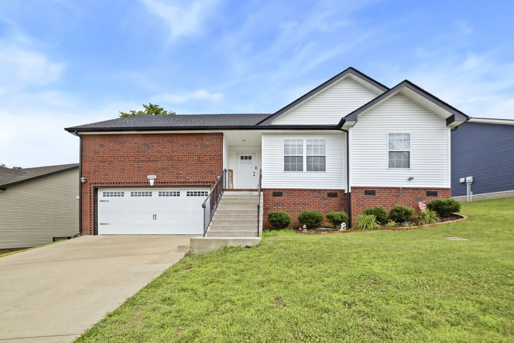 1132 Racker Dr, Clarksville