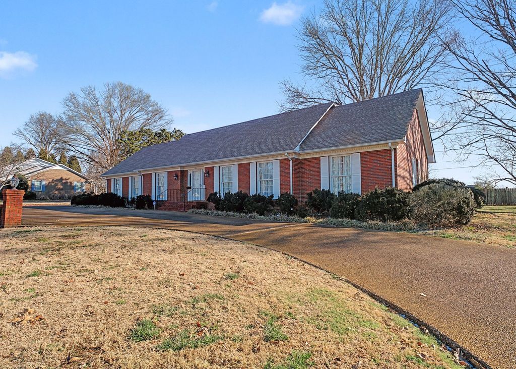1206 Toben Ter, Lawrenceburg