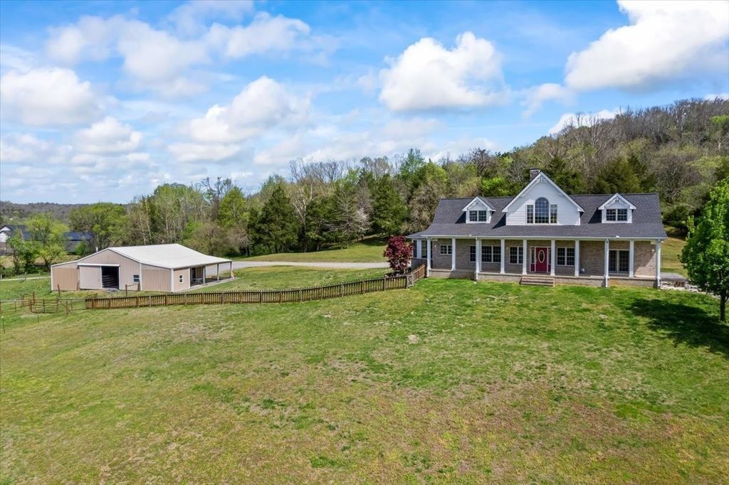 216 Old Wolf Hill Rd, Bethpage