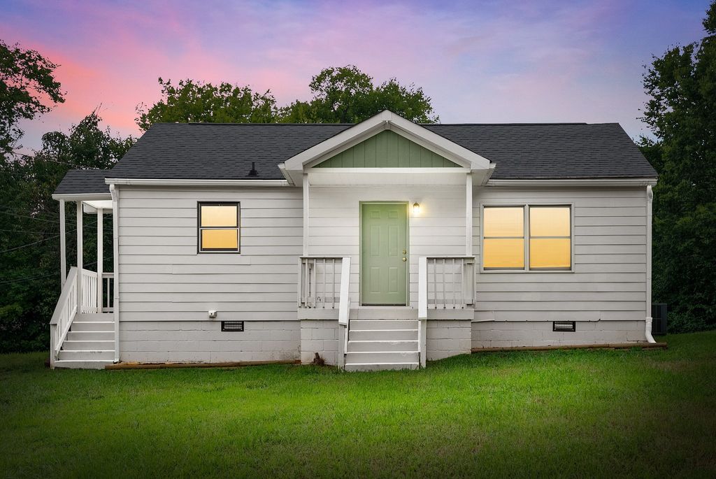 914 W Happy Hollow Dr, Clarksville