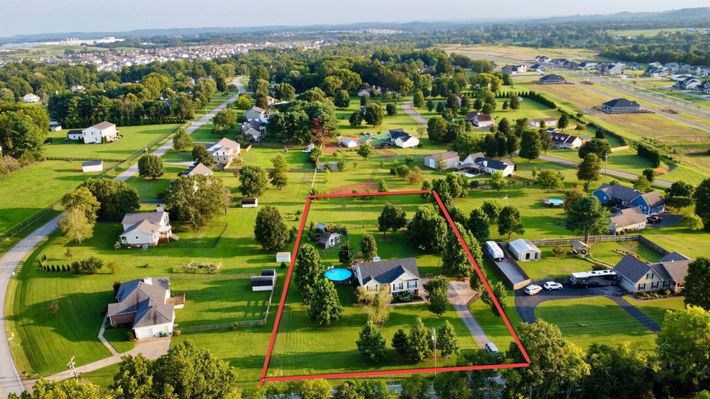 943 Beechcroft Rd, Spring Hill