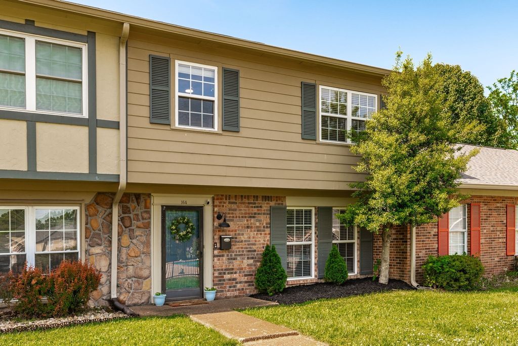 5600 Country Dr 164, Nashville
