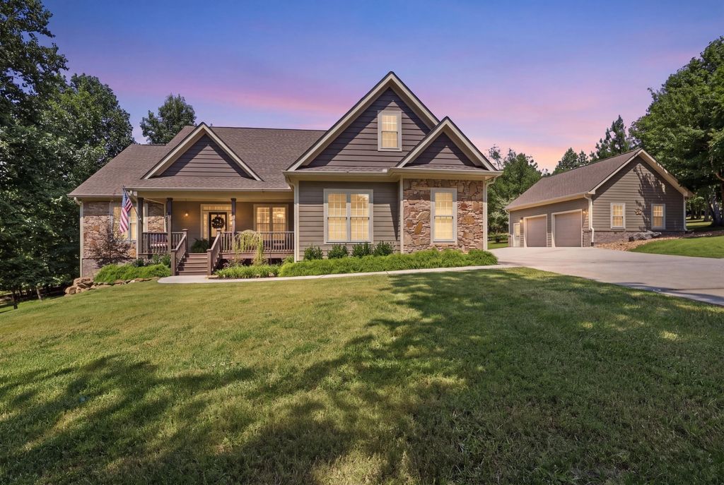 1625 River Bluffs Drive, Jasper
