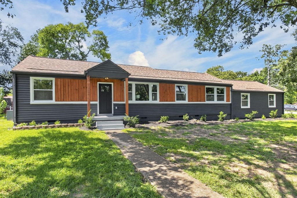 900 Vantrease Rd, Madison