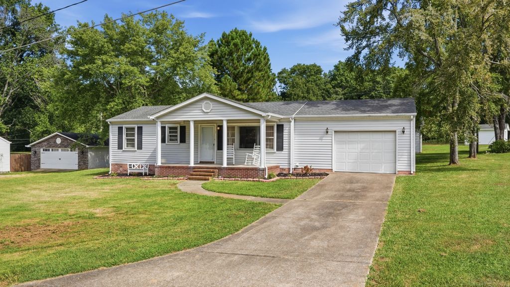 925 Battery Dr, Lewisburg