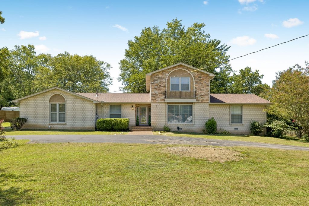 130 Glenn Hill Dr, Hendersonville