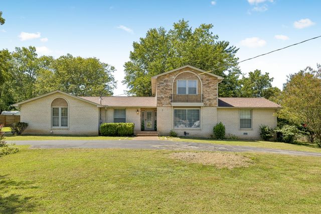130 Glenn Hill Dr, Hendersonville