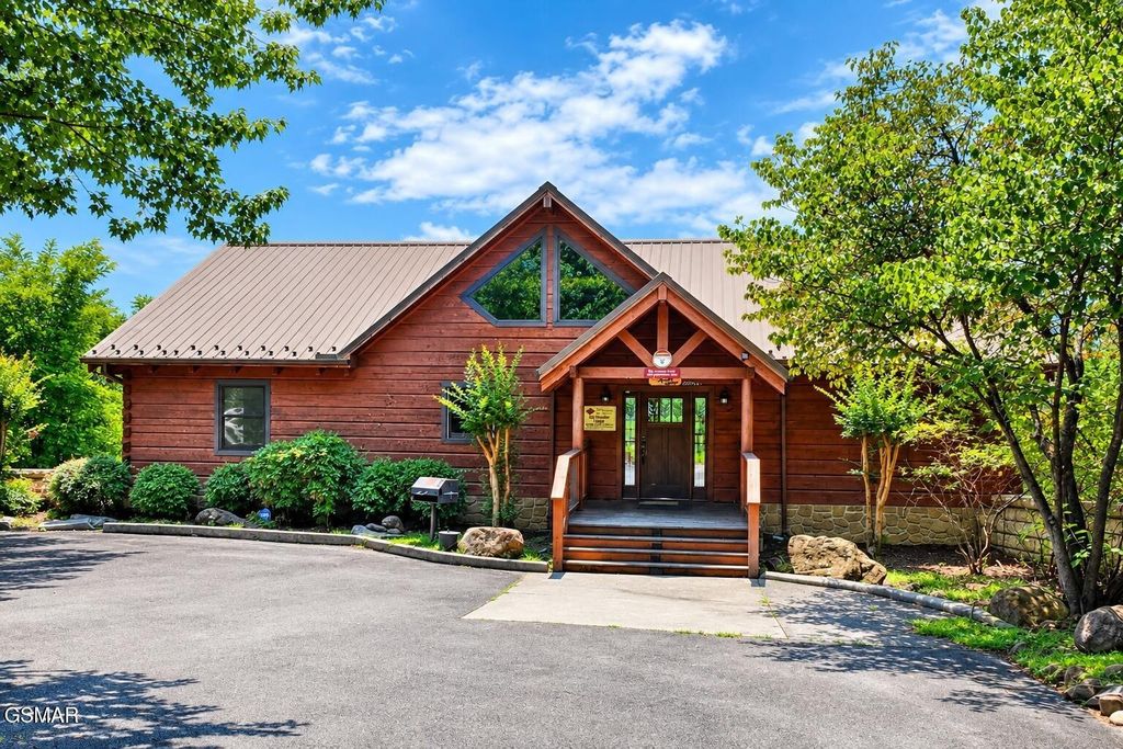 1959 Blackthorn Trail, Sevierville