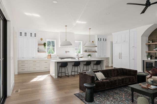 706 Brook Hollow Rd, Nashville