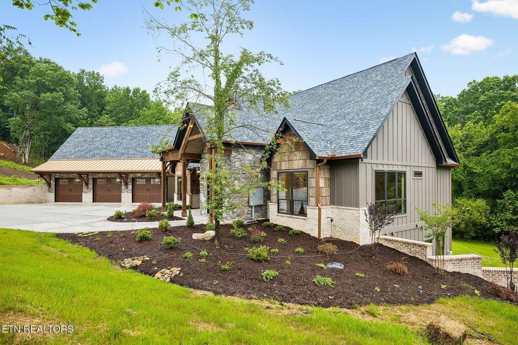 645 Douglas Ridge Drive, Dandridge