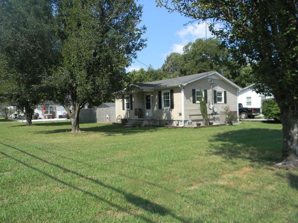 1119 E Grundy St, Tullahoma