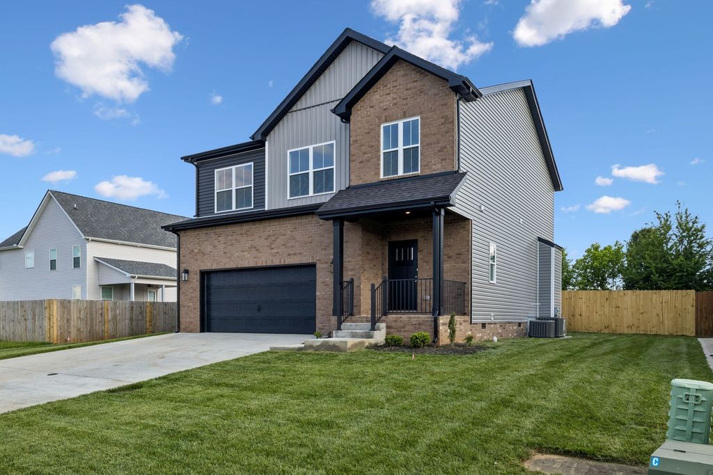 1702 Cabana Dr, Clarksville