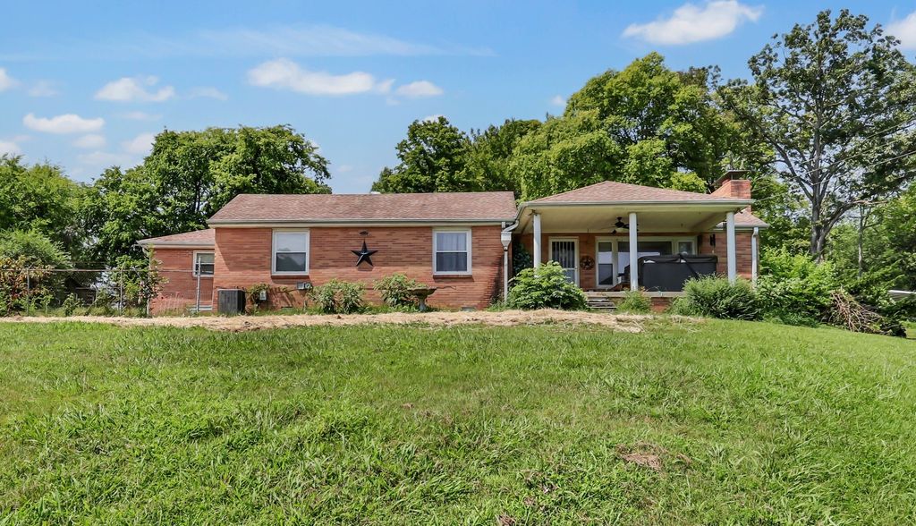 1436 River Rd, Clarksville